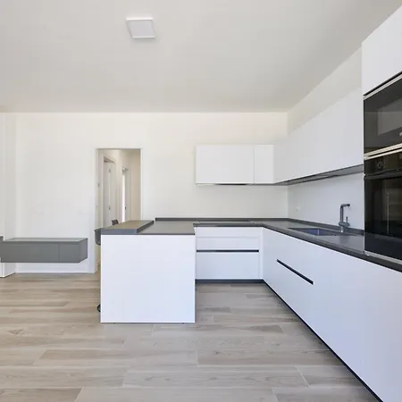 Twin Bays 1 Int D2 Apartment
