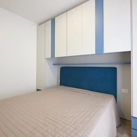 Twin Bays 1 Int D2 Apartment